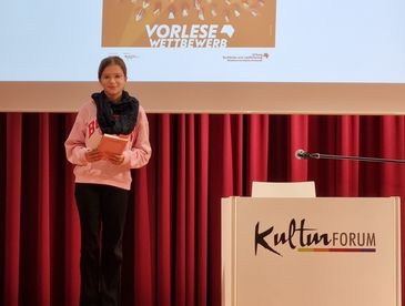 Lina Bastian aus der 6b liest